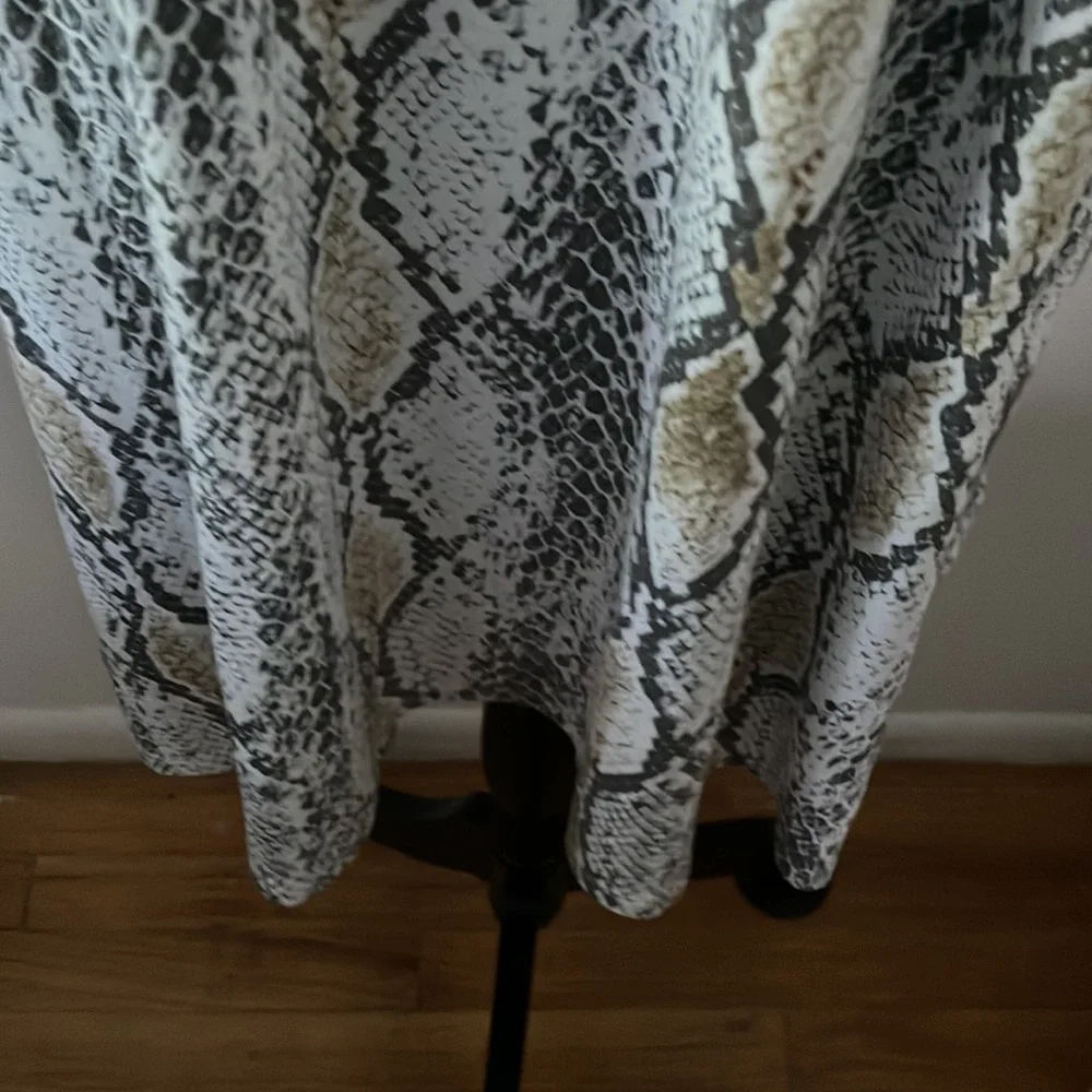 Express Python Print Dress - Picture 9 of 9